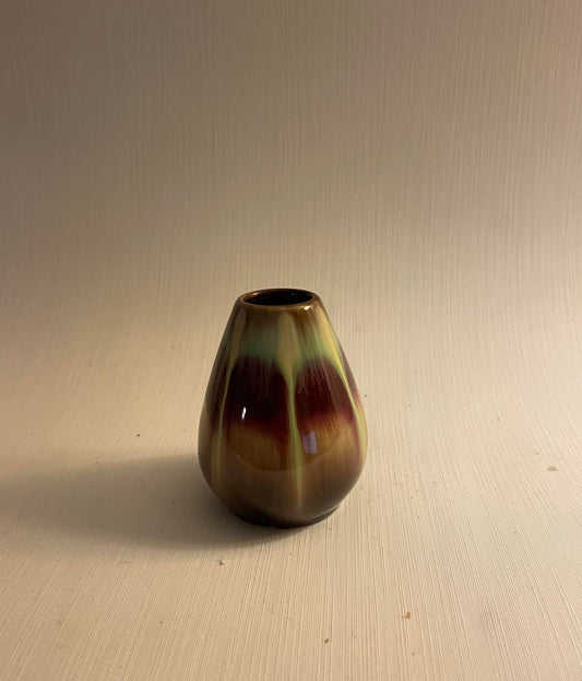 緑茶色の色合いの甘い小さな釉薬をかけられた陶器の花瓶 - no. 0111