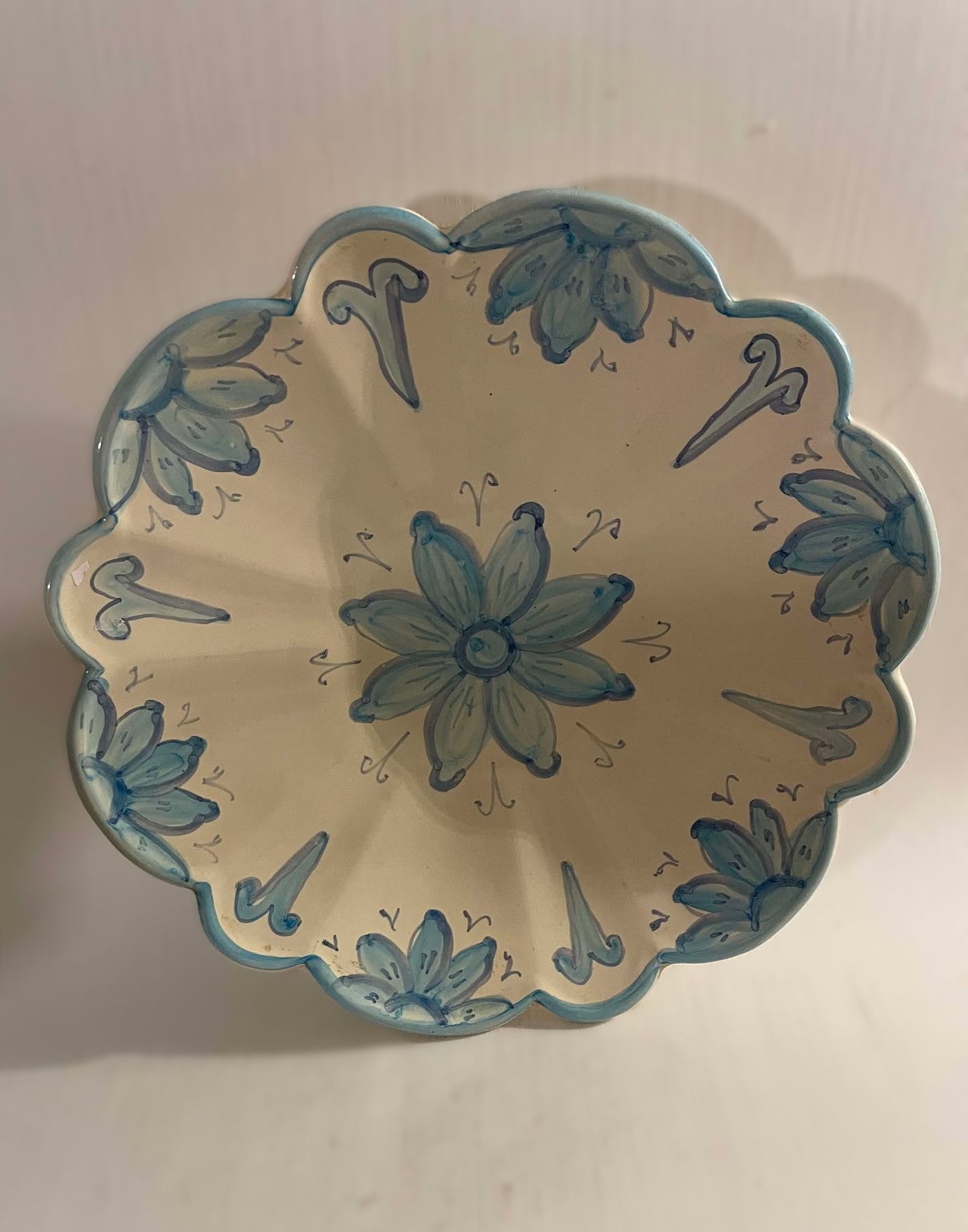 A beautiful porcelain dish with blue floral motifs - no. 080100