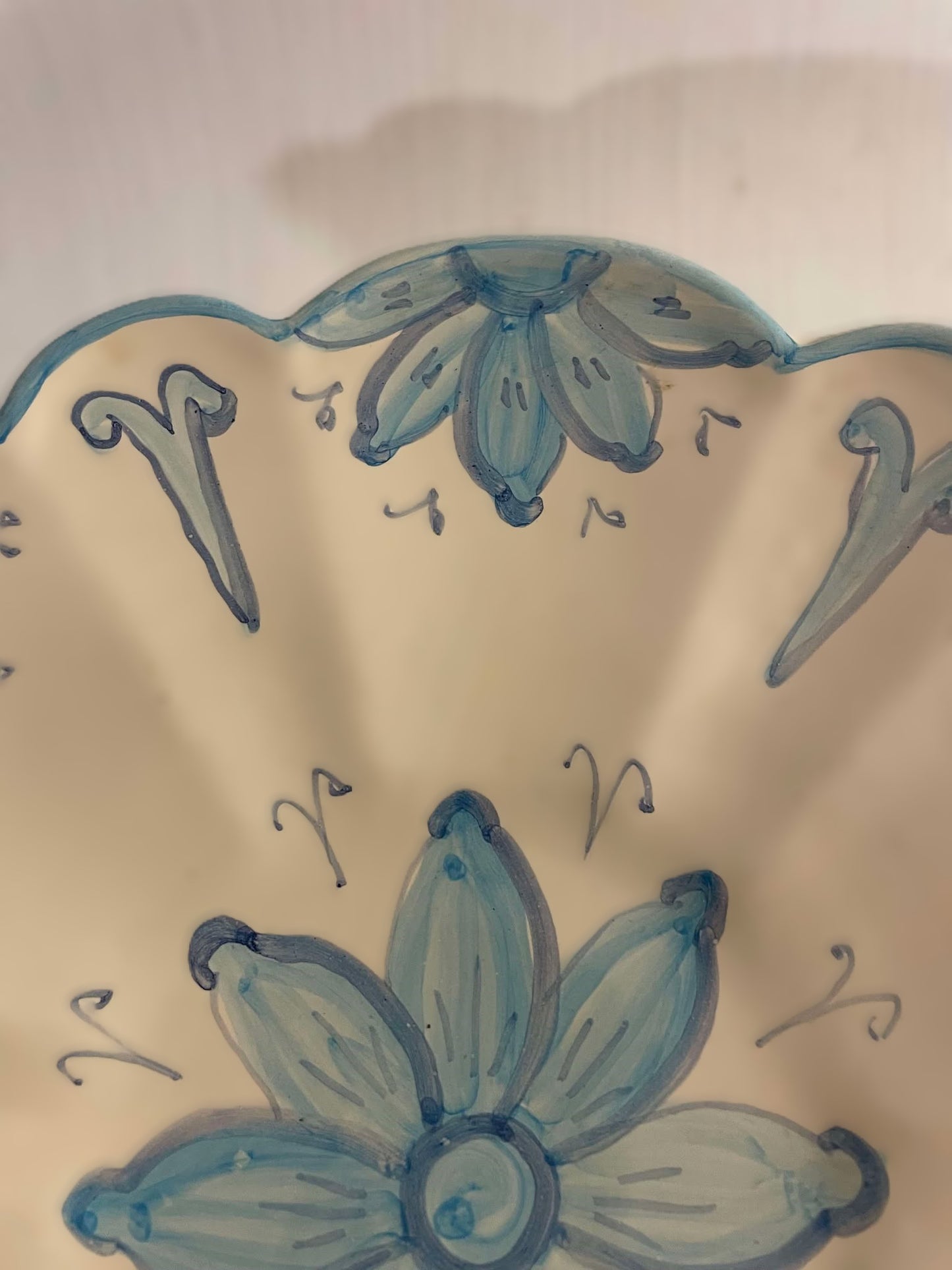 A beautiful porcelain dish with blue floral motifs - no. 080100