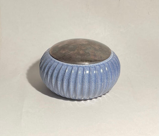 Flot skål med sølv låg fra Hedebo keramik - nr. 01980