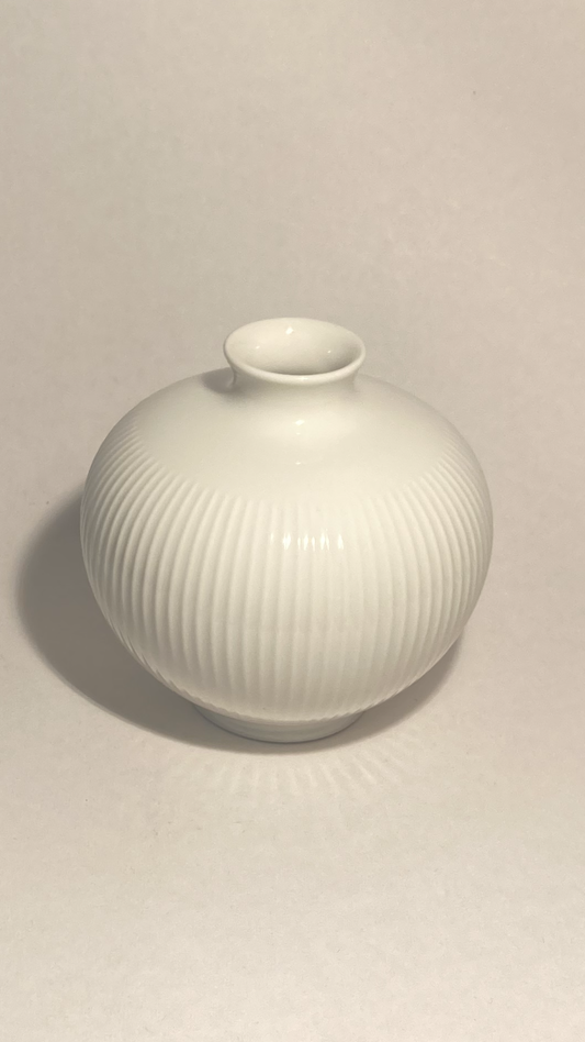 Hans Henrik Hansen porcelain vase from Royal Copenhagen - no. 01310