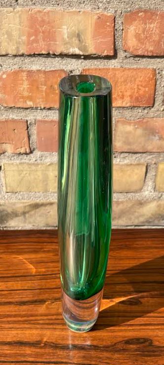 Beautiful old Vicke Lindstrand glass vase from Kosta Boda - no. 05030