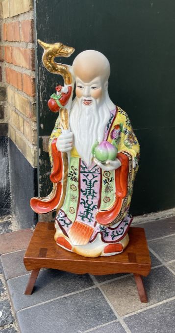 Beautiful Chinese porcelain figure - no. 011029