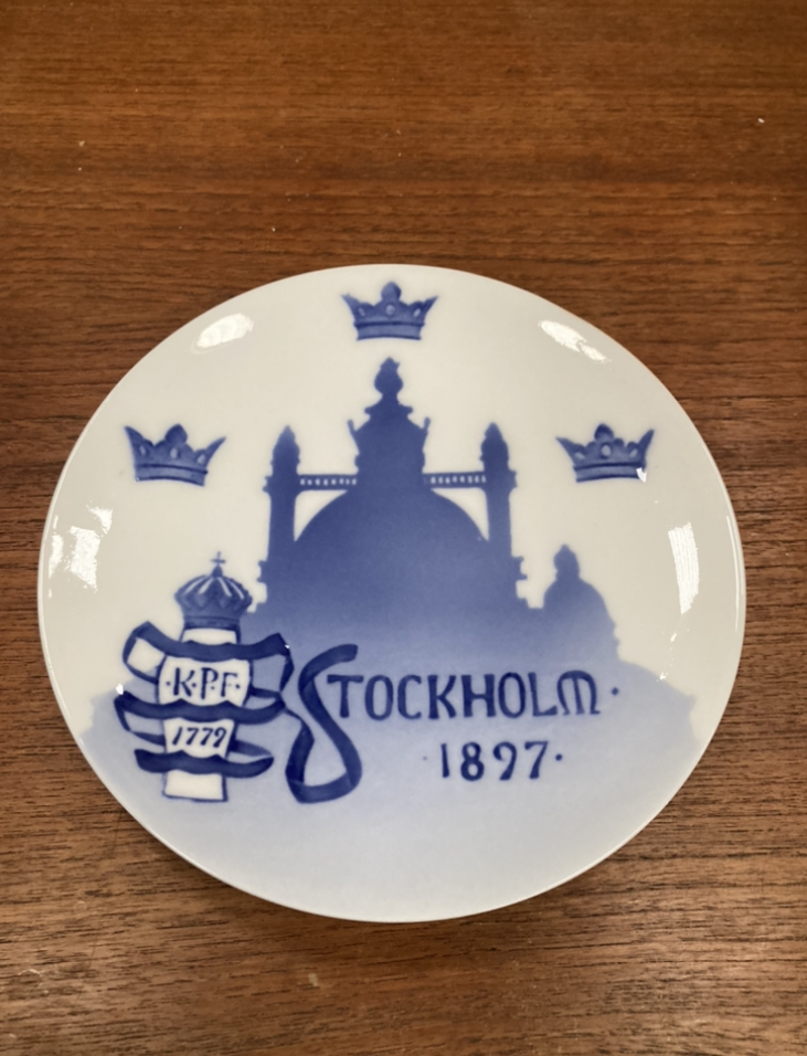 Antique plate from Royal Copenhagen, designed by Arnold Krog - no. 0513