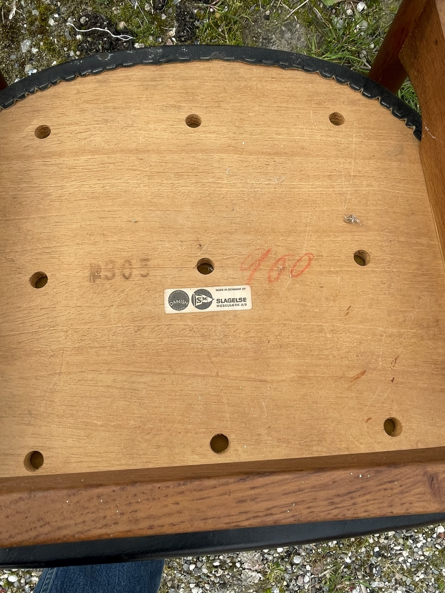 Flot stol fra Slagelse Møbelværk med teaktræ ryg og stel af egetræ - nr. 012090