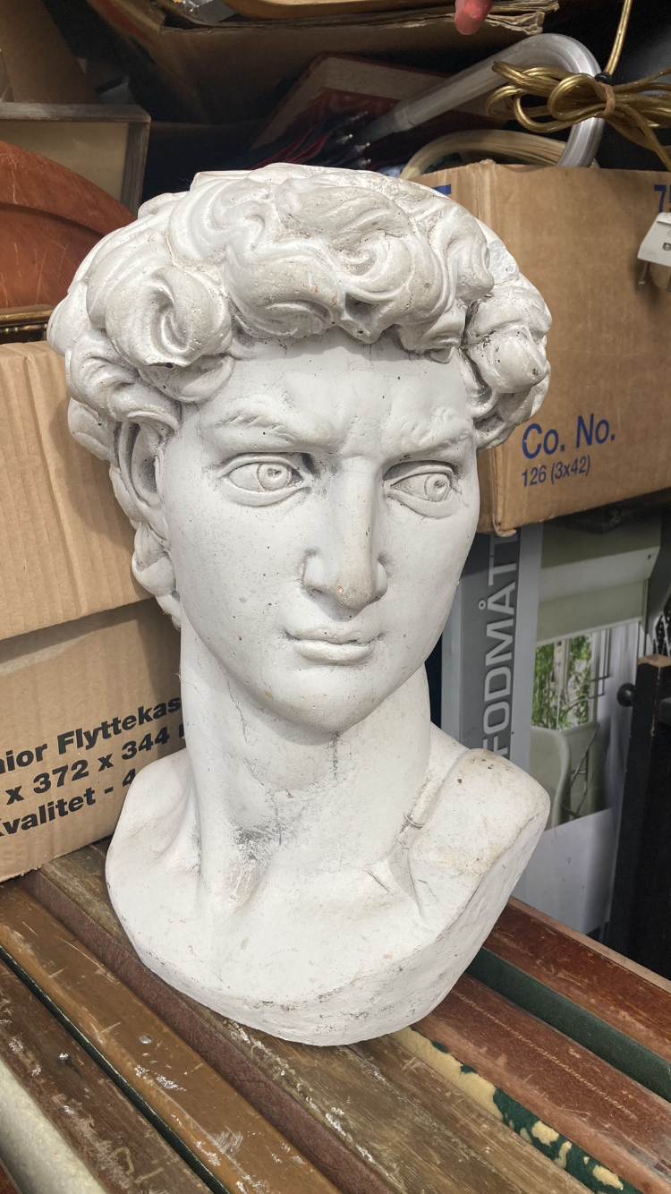 Beautiful large bust made of cement - no. 01300