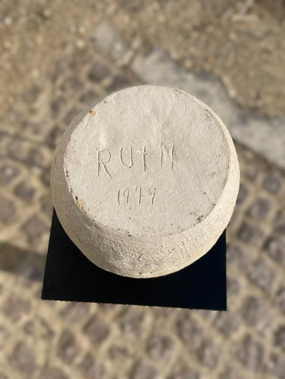 Flot rustik stentøj vase, signeret Ruth 1979 - nr. 09015