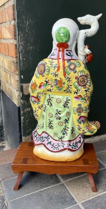 Beautiful Chinese porcelain figure - no. 011029