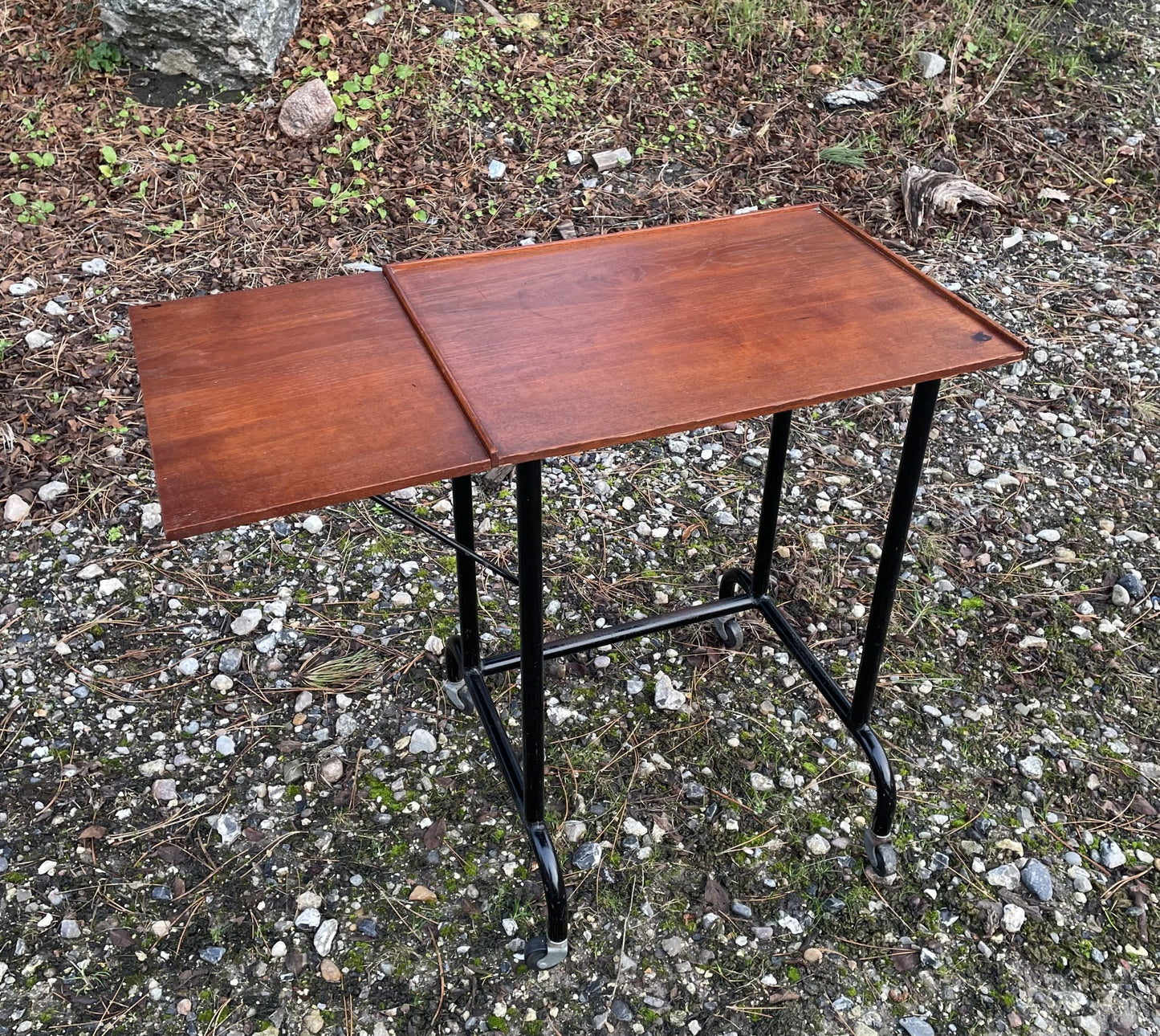 Retro Teak sidebord med klap og stel med hjul - nr. 09800