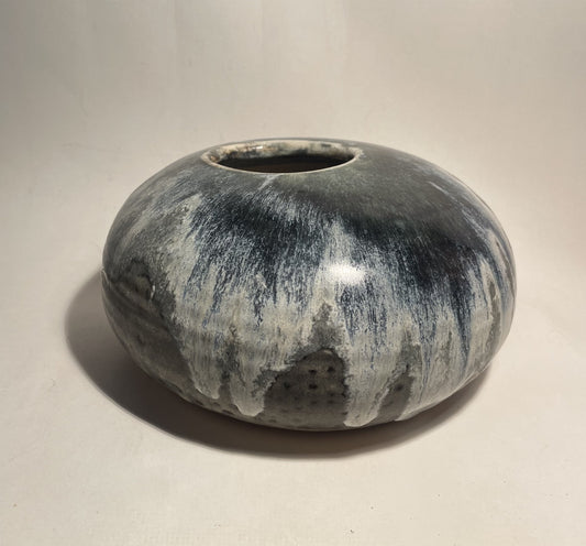 Beautiful stoneware vase (unknown design) - no. 02009