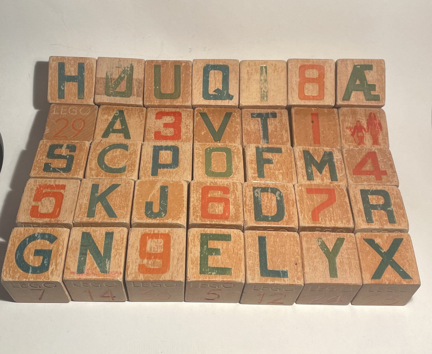 Vintage wooden Lego bricks from the 1950s - 02850