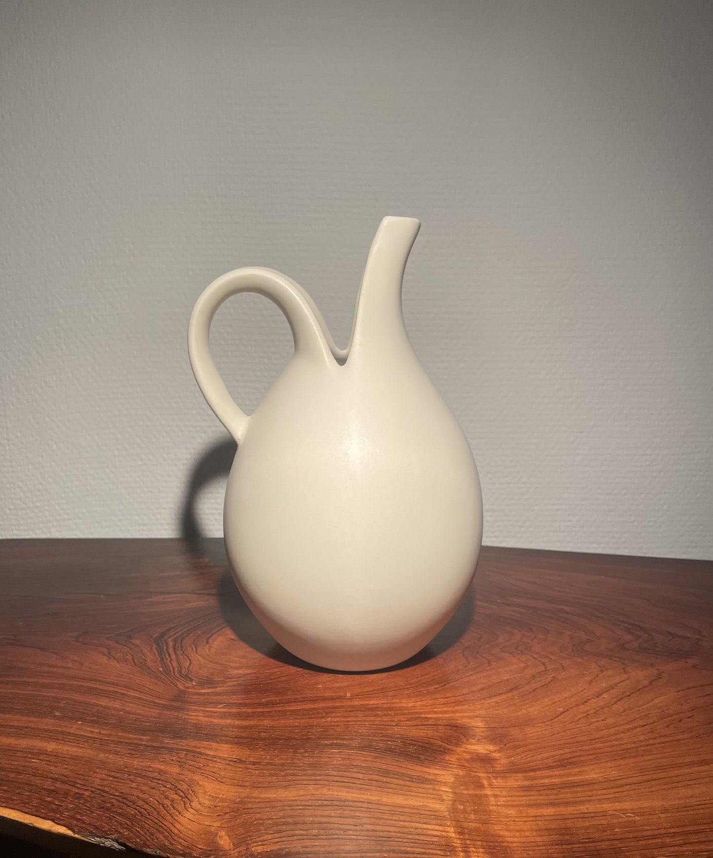 Slitting jug, design by Eva Stæhr Nielsen from Spring Copenhagen - no. 021200