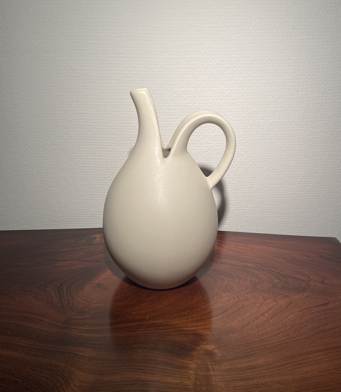 Slitting jug, design by Eva Stæhr Nielsen from Spring Copenhagen - no. 021200