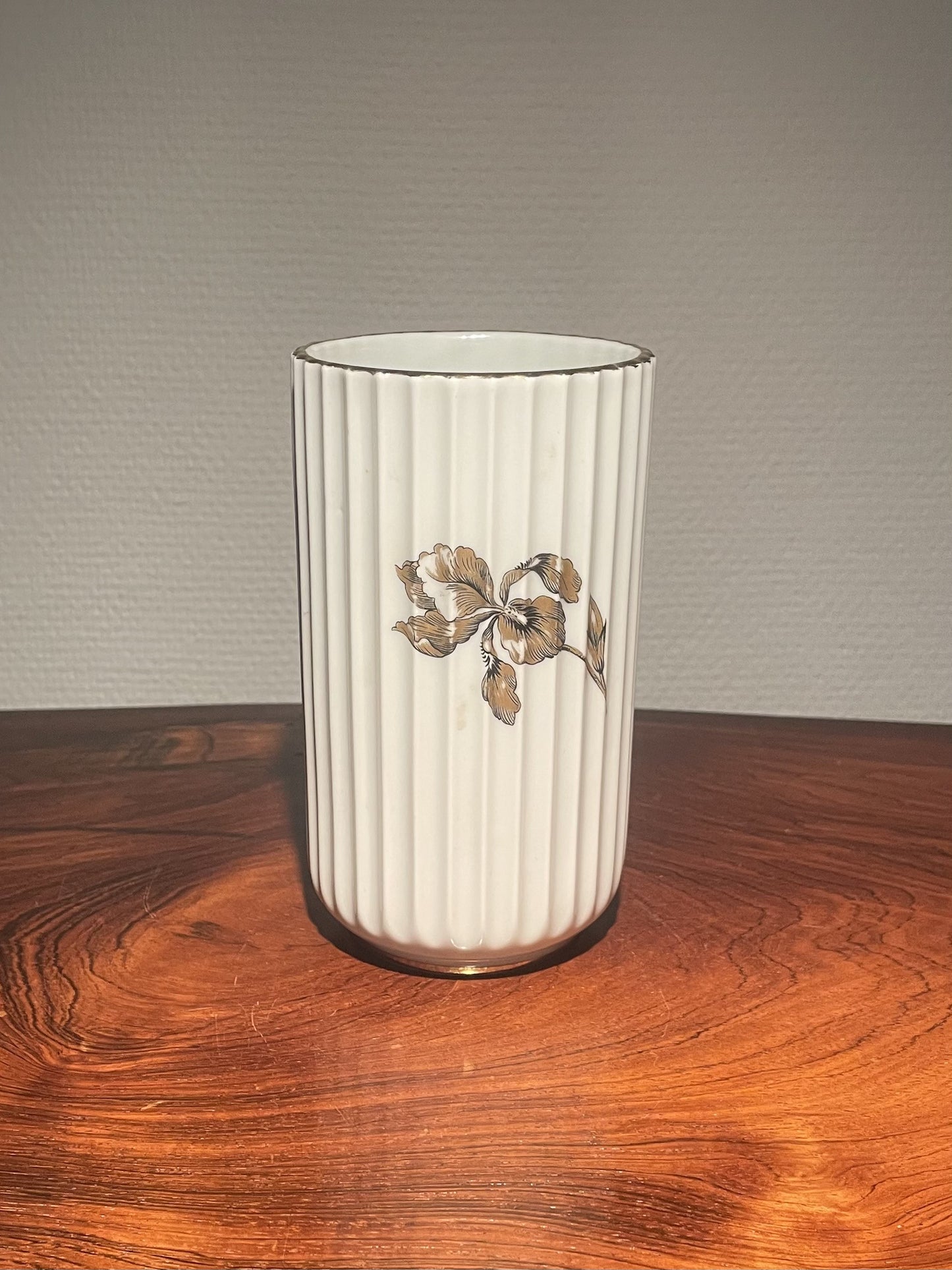 Lyngby porcelain vase - no. 090060