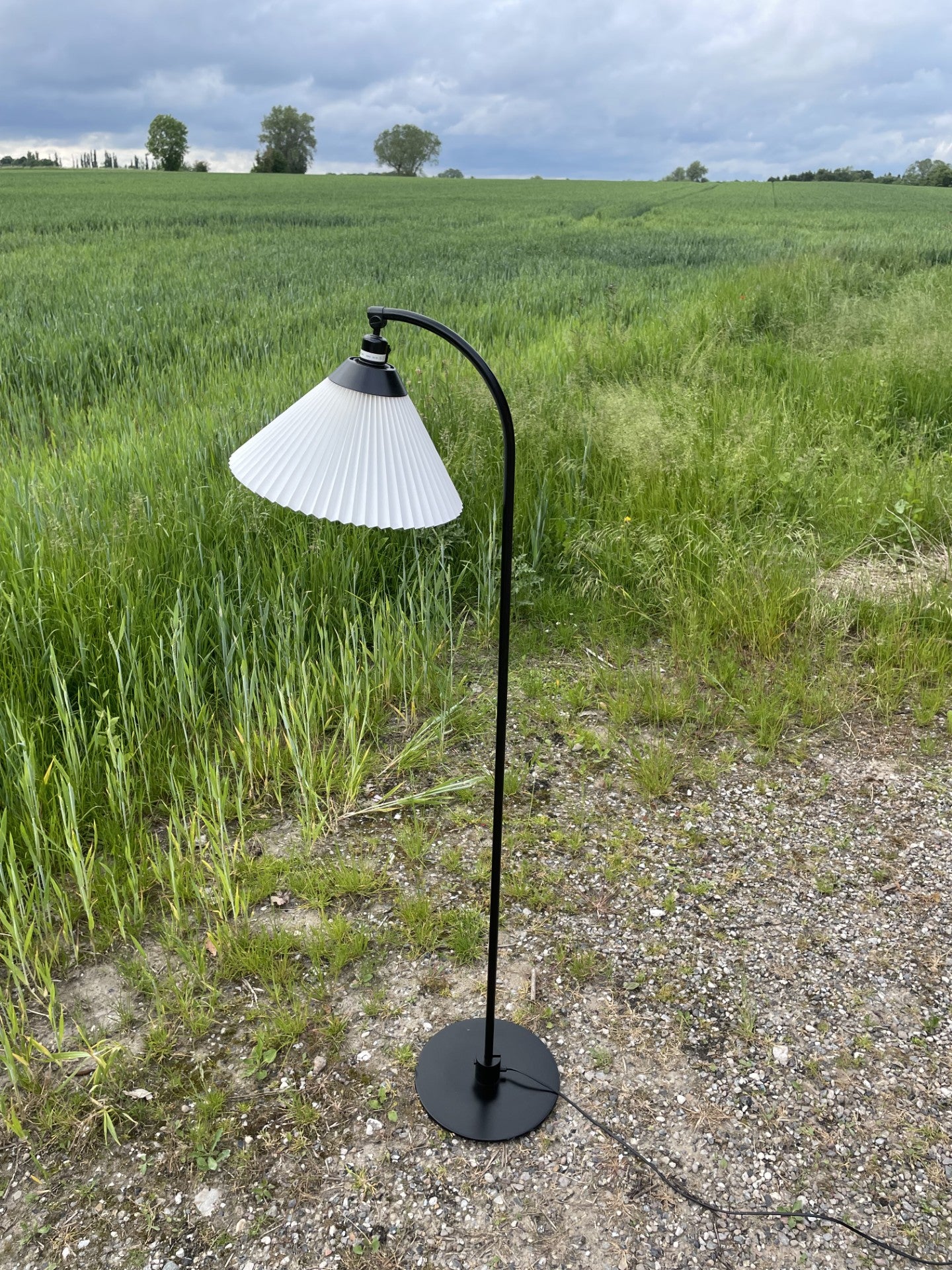 Smuk Le Klint standerlampe med stor og hvid skærm - nr. 023010