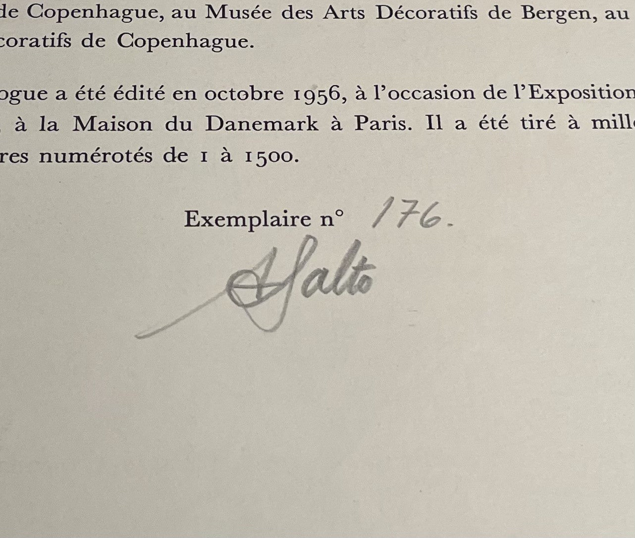 Axel Salto bog fra Paris udstilling i 1956, signeret med blyant - nr. 0009