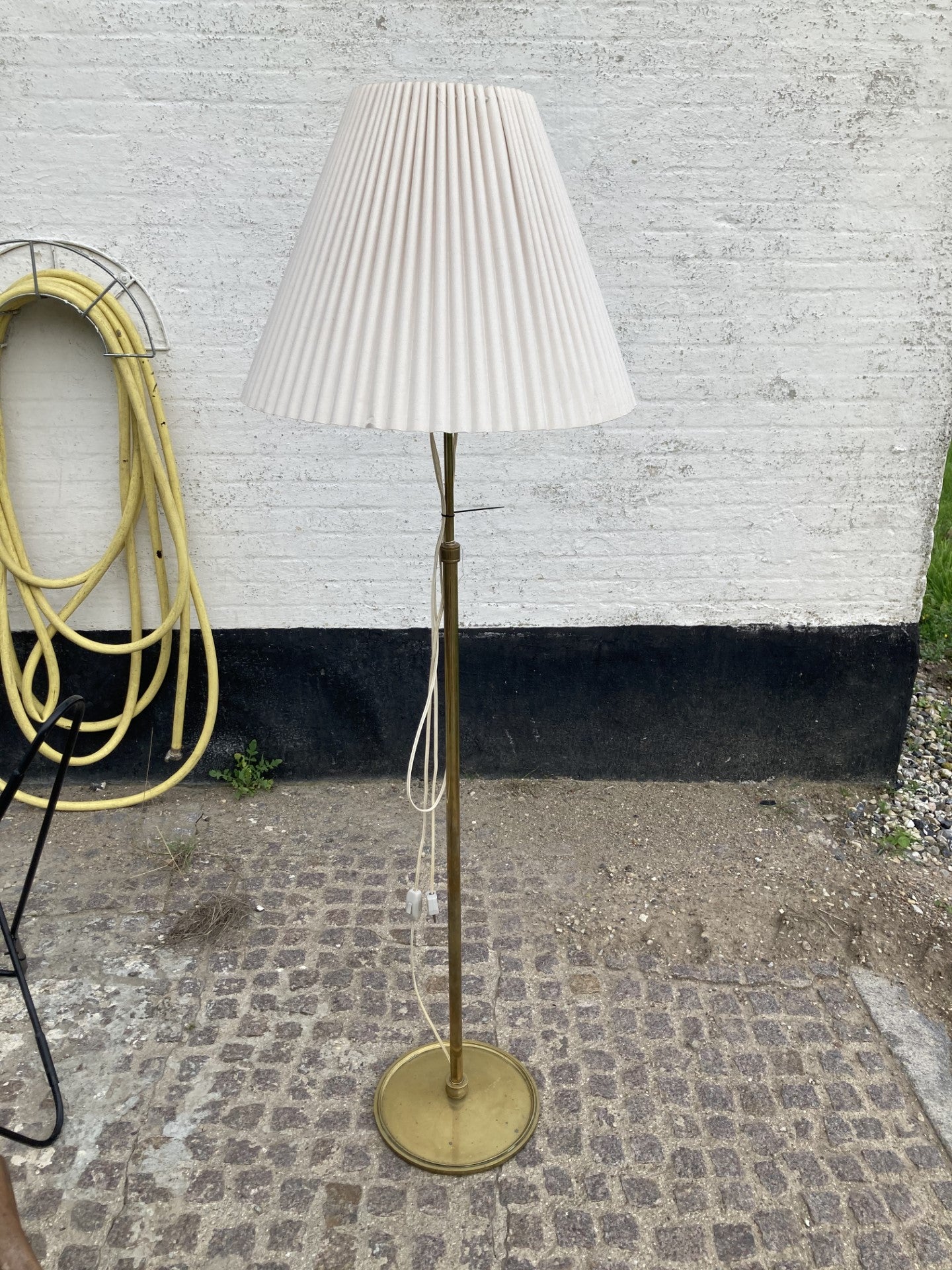 Beautiful brass floor lamp with shade - no. 01117