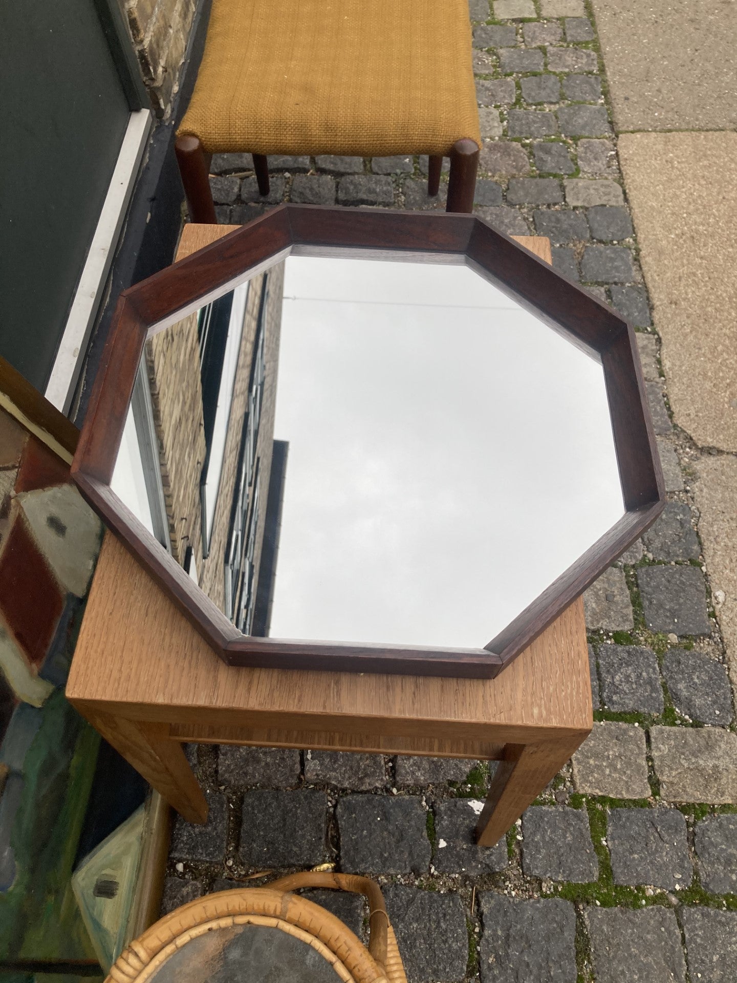 Beautiful 8-sided mirror in stained oak - no. 01121