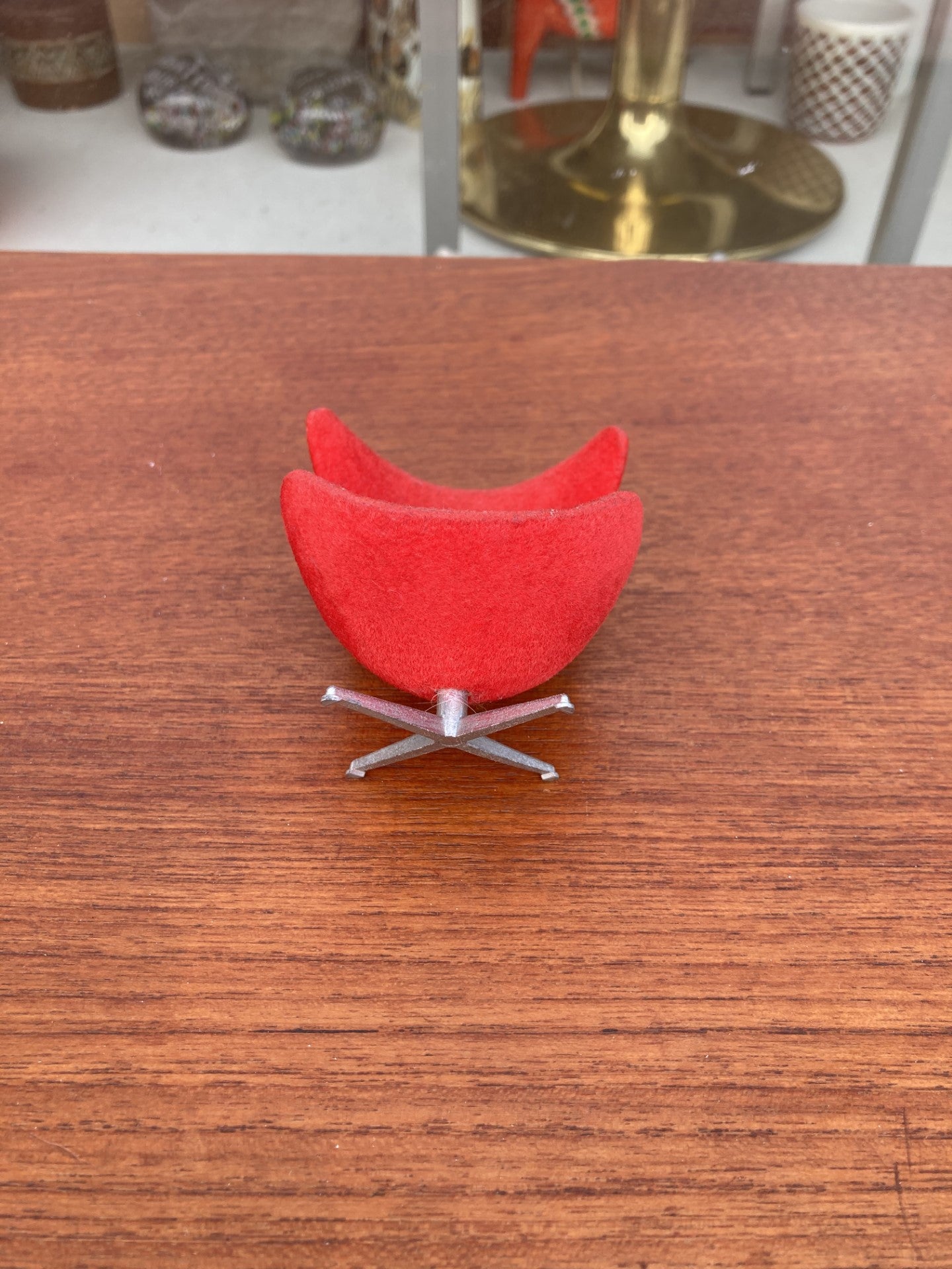The Egg by Arne Jacobsen mini model - no. 01025