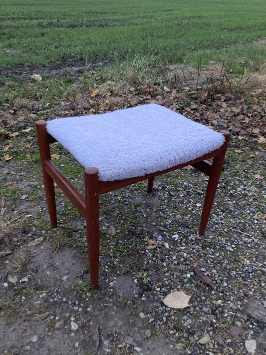 Beautiful teak foot stool covered with wool - no. 01033