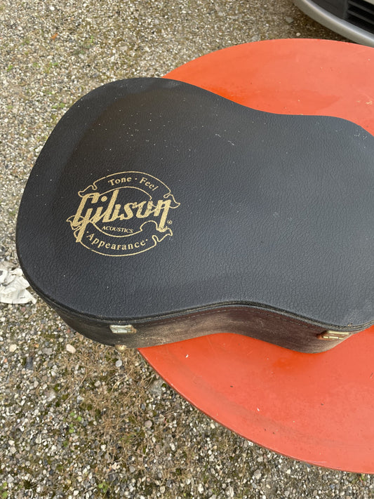 Nice gibson guitar box - No. 09130