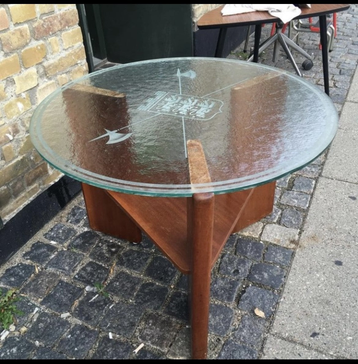 Beautiful Art Deco coffee table with mahogany frame and raw glass top - no. 09102