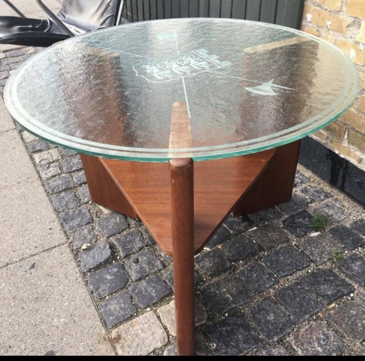 Beautiful Art Deco coffee table with mahogany frame and raw glass top - no. 09102