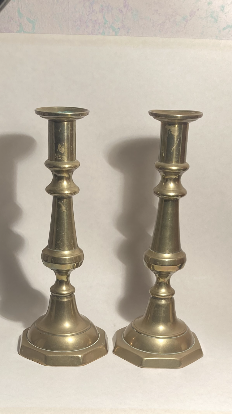 2 beautiful antique brass candlesticks - no. 01402