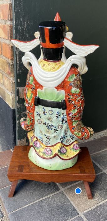 Beautiful Chinese porcelain figure - no. 011029