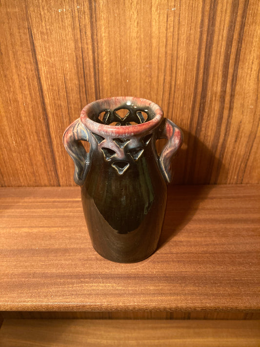 美しい陶製の花瓶、マイケル・アンダーセン＆サン作とされる