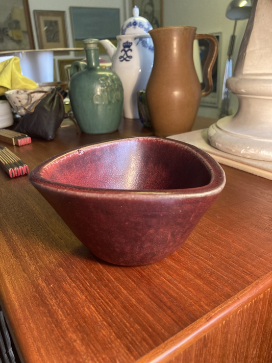 Beautiful stoneware bowl from Roayl Copenhagen, design by Jais Nielsen