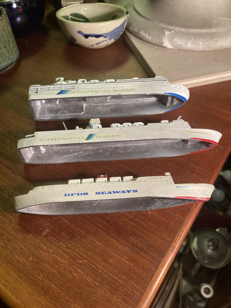 3個。ブリキ製DFDSフェリーモデル