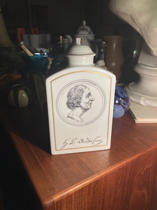 Porcelain, fine lid jar/tea box from Royal Copenhagen